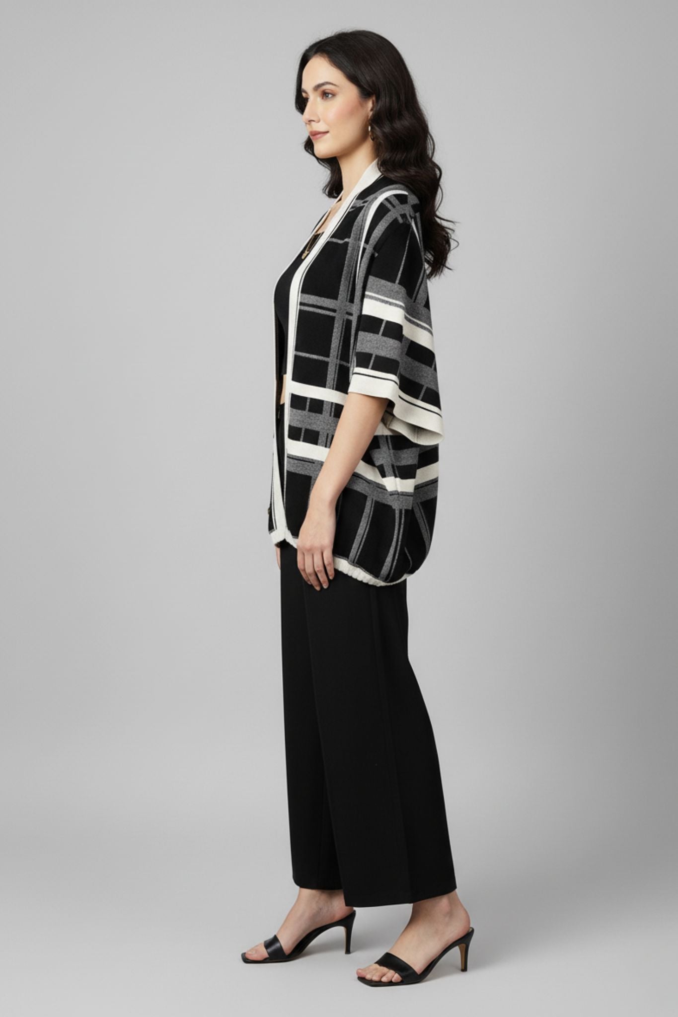 Bold Grid Pattern Monochrome Shrug