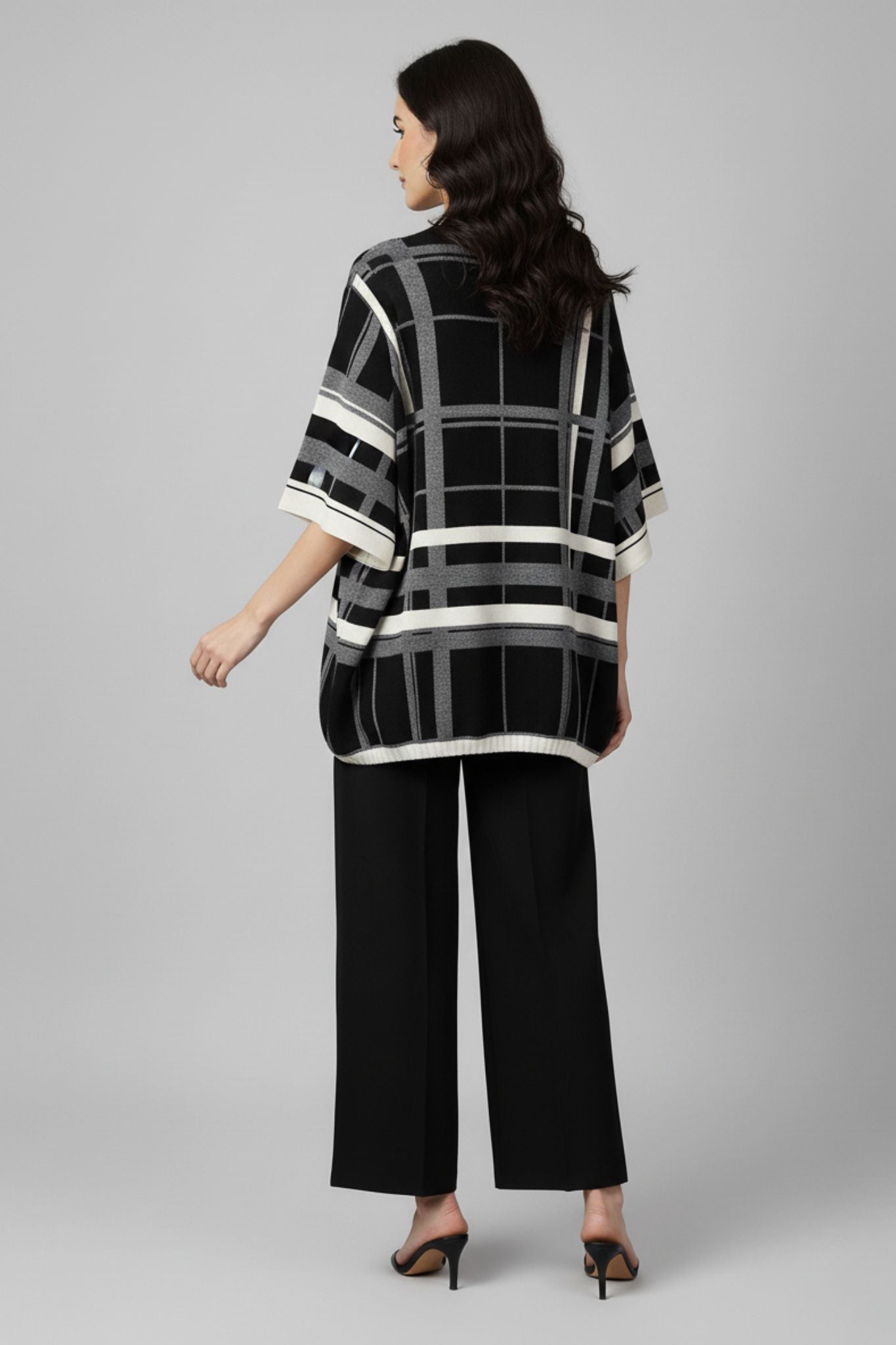 Bold Grid Pattern Monochrome Shrug