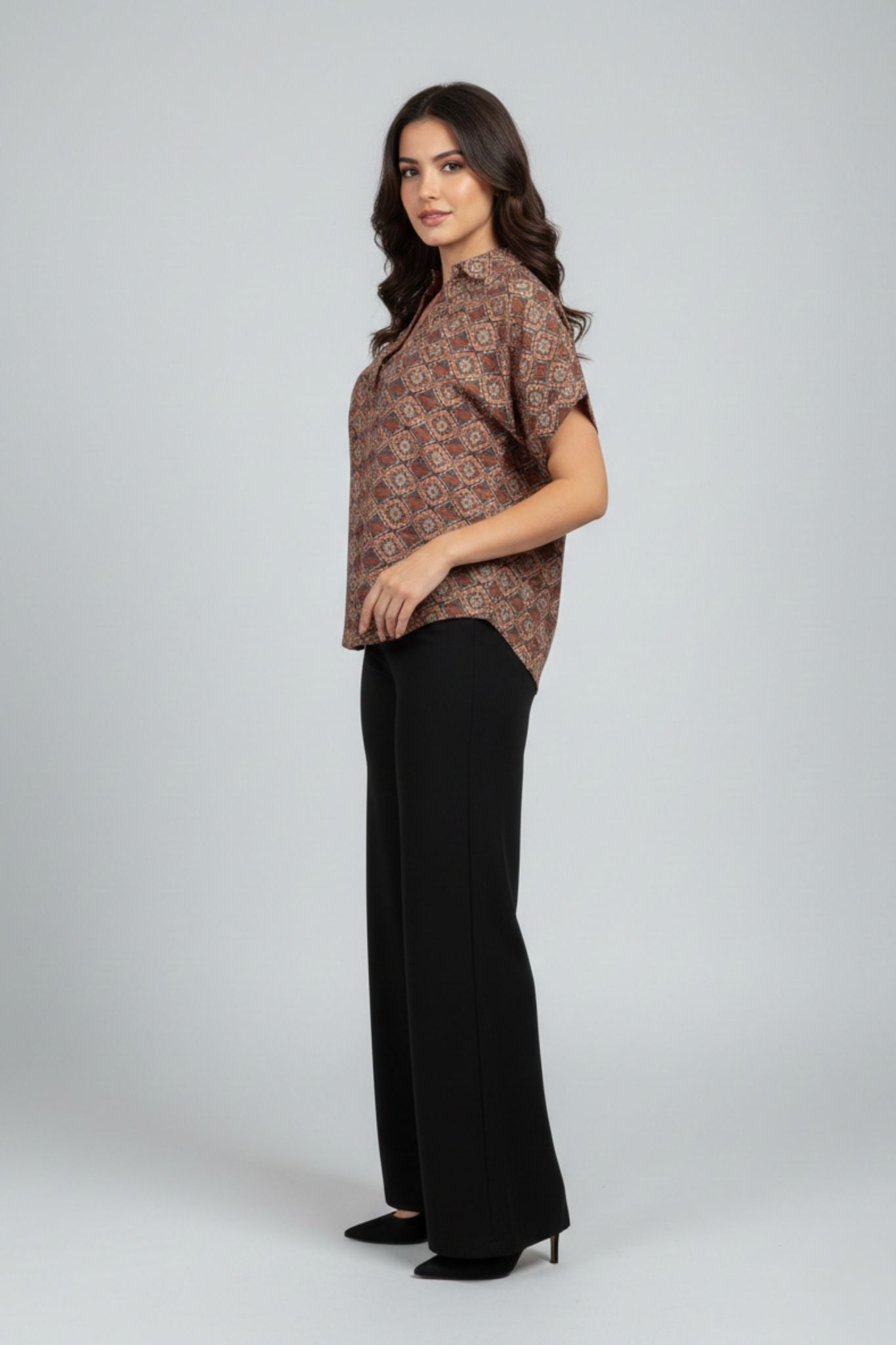 Short Sleeve Printed V-Neck Top – Rust | Viscose Blend