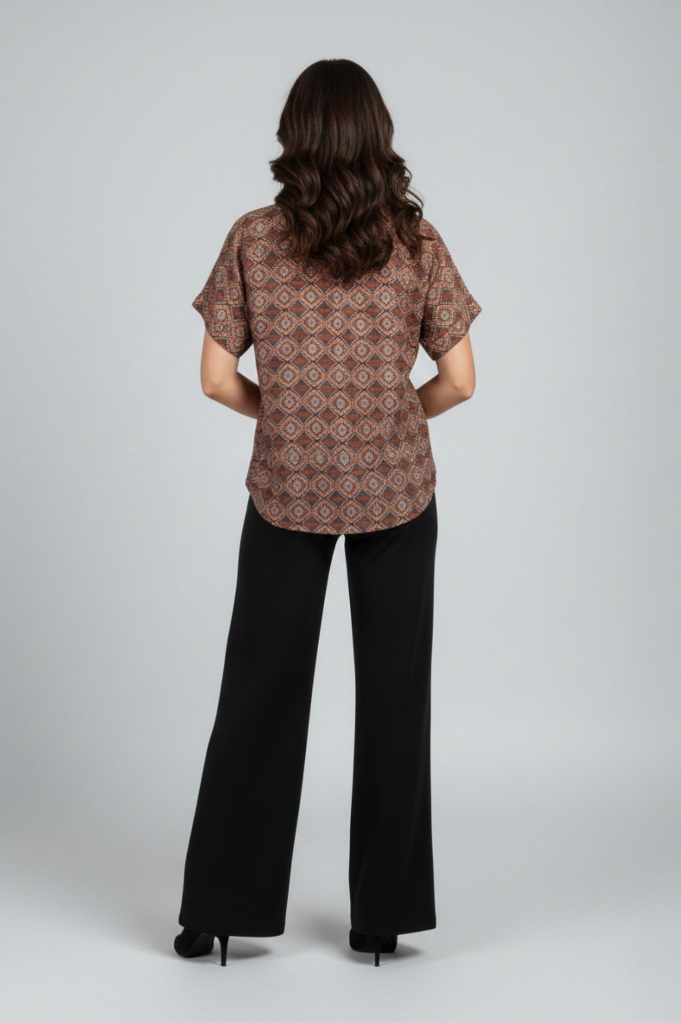 Short Sleeve Printed V-Neck Top – Rust | Viscose Blend