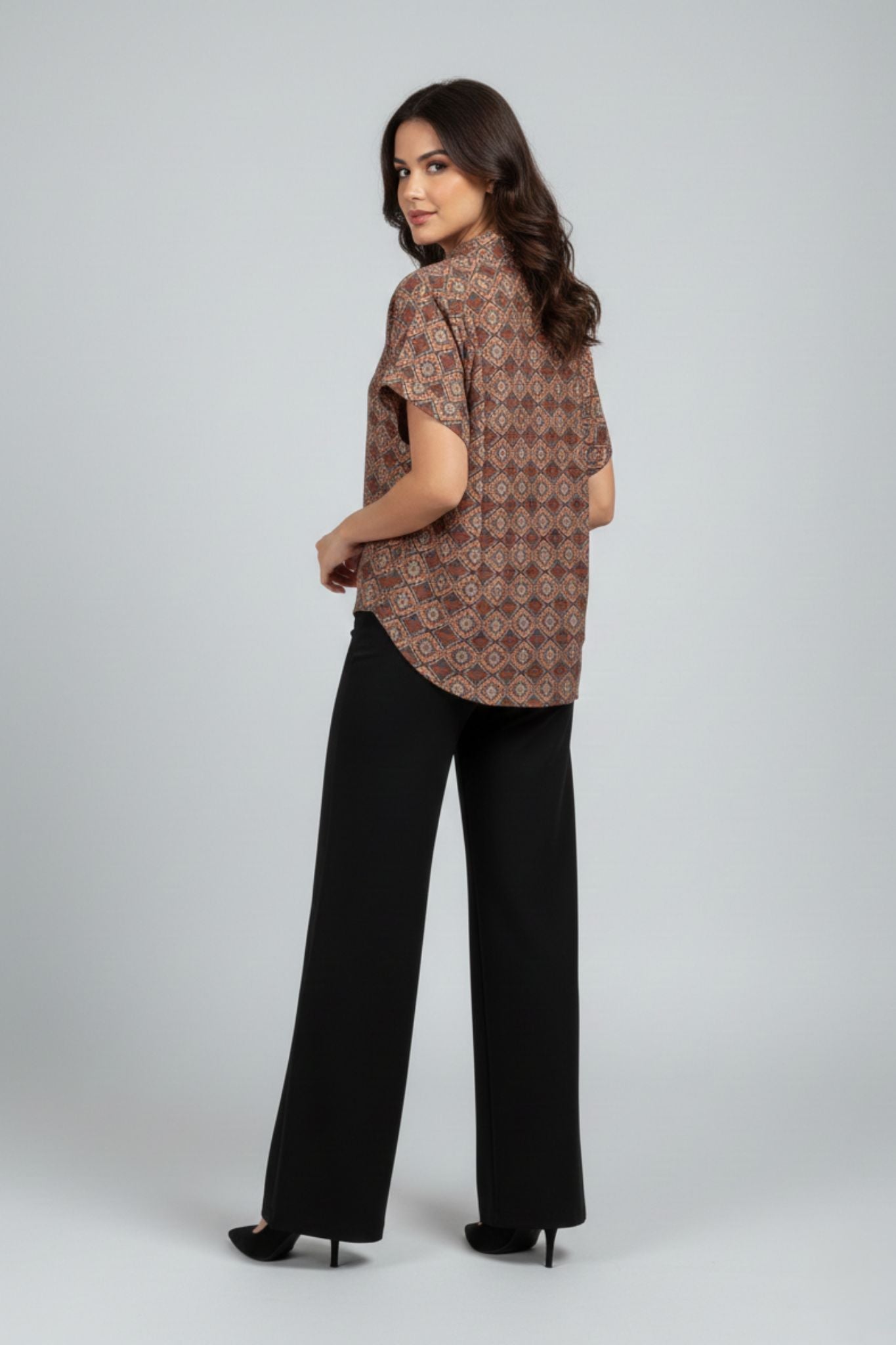 Short Sleeve Printed V-Neck Top – Rust | Viscose Blend