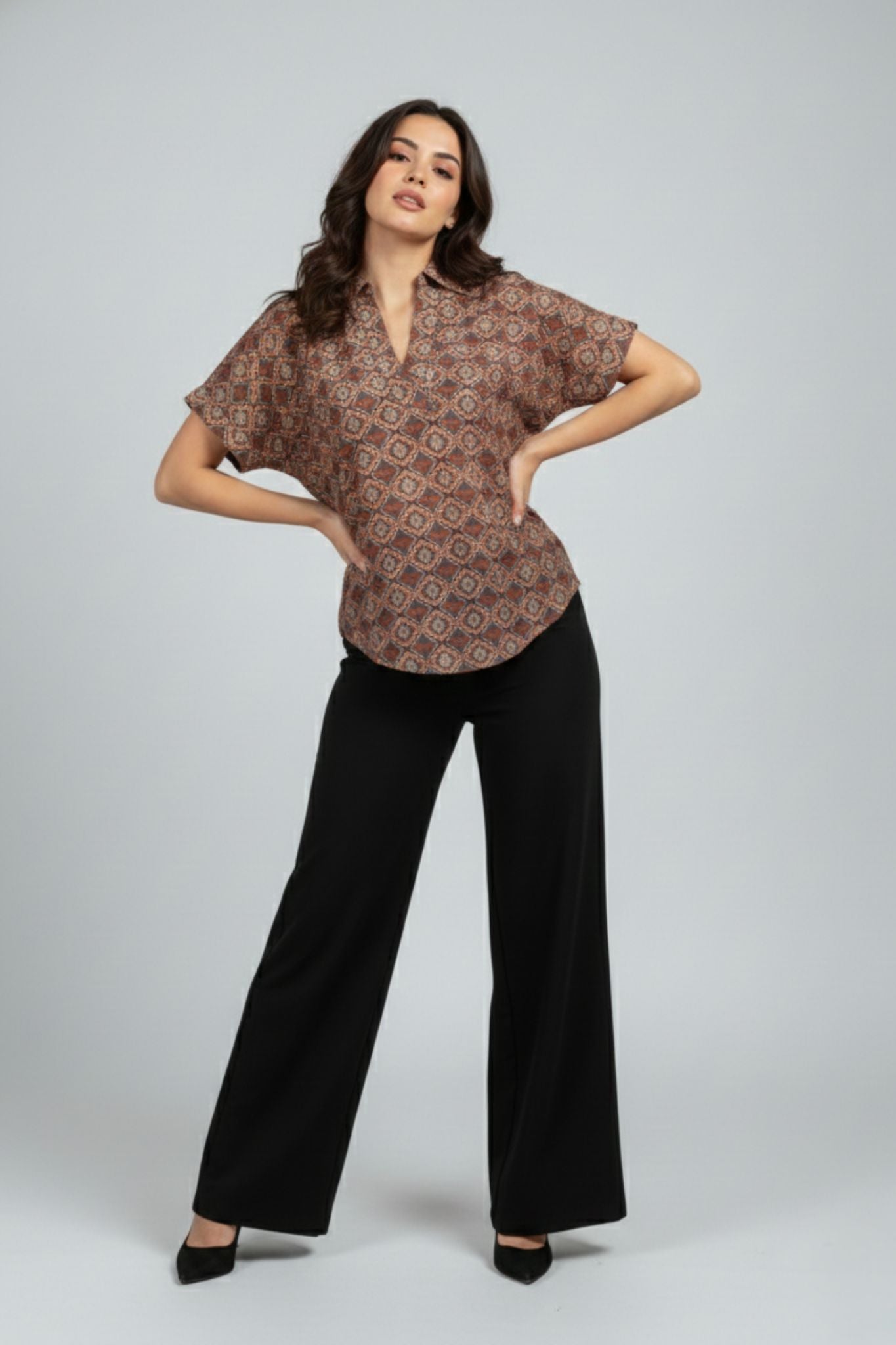 Short Sleeve Printed V-Neck Top – Rust | Viscose Blend